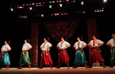 sonra p.virsky adlı Ukraynalı Ulusal Halk Dansları Topluluğu