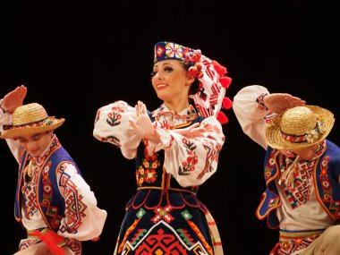 sonra p.virsky adlı Ukraynalı Ulusal Halk Dansları Topluluğu