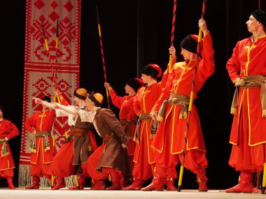 sonra p.virsky adlı Ukraynalı Ulusal Halk Dansları Topluluğu