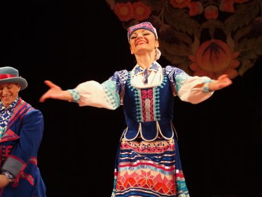 sonra p.virsky adlı Ukraynalı Ulusal Halk Dansları Topluluğu