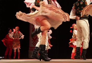 sonra p.virsky adlı Ukraynalı Ulusal Halk Dansları Topluluğu