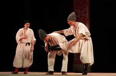 sonra p.virsky adlı Ukraynalı Ulusal Halk Dansları Topluluğu