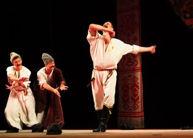 sonra p.virsky adlı Ukraynalı Ulusal Halk Dansları Topluluğu