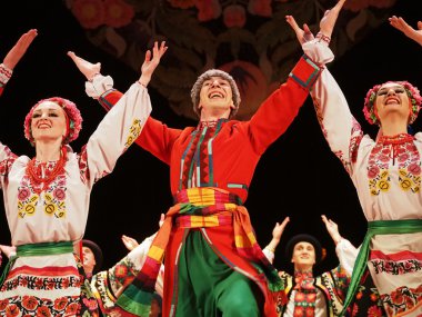 sonra p.virsky adlı Ukraynalı Ulusal Halk Dansları Topluluğu