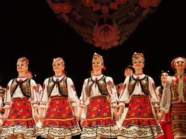 sonra p.virsky adlı Ukraynalı Ulusal Halk Dansları Topluluğu