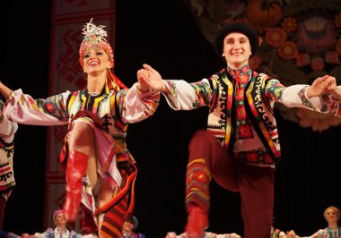 sonra p.virsky adlı Ukraynalı Ulusal Halk Dansları Topluluğu