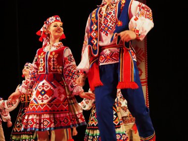 sonra p.virsky adlı Ukraynalı Ulusal Halk Dansları Topluluğu