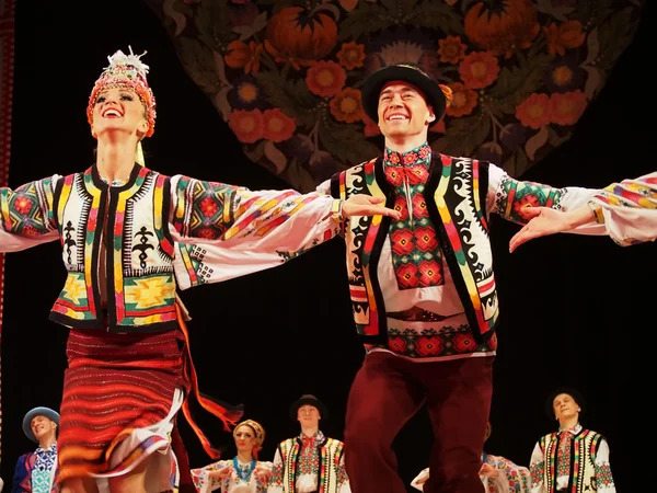 Ukrainska nationella folkdans ensemble uppkallad efter p.virsky — Stockfoto