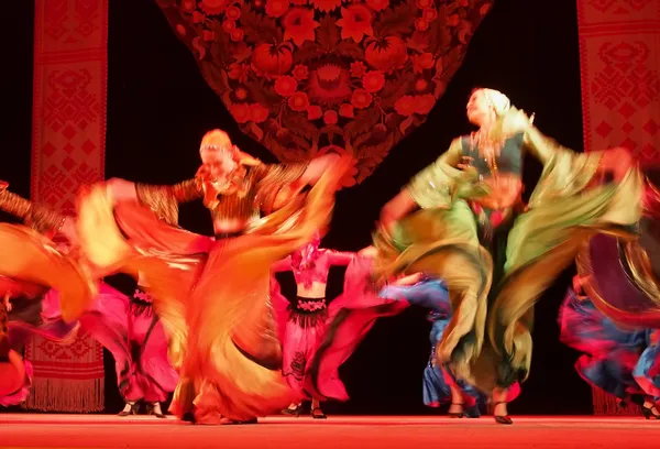 Conjunto nacional ucraniano de danza folclórica llamado así en honor a P.Virsky — Foto de Stock