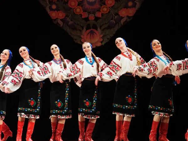 P.virsky 的名字命名的乌克兰民族民间舞蹈集成 — 图库照片