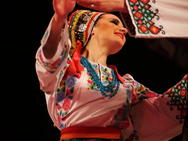 Ukrainska nationella folkdans ensemble uppkallad efter p.virsky — Stockfoto