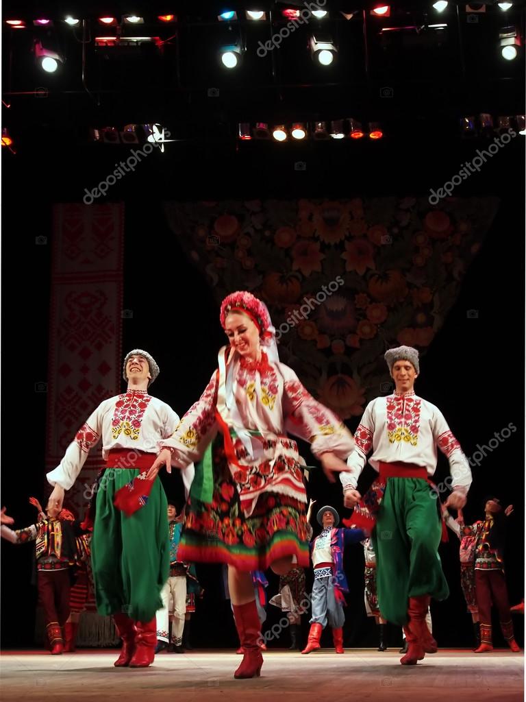 ウクライナの国民のフォーク ダンスのアンサンブルの P Virsky にちなんで ストックエディトリアル用写真 C Igorgolovniov