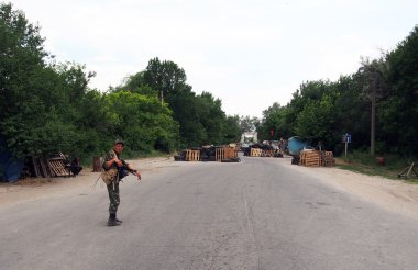 Denetim noktaları, Statisa Luchanskaya, Ukrayna ordusu Güneydoğu güçlendirir