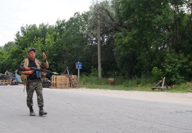 Denetim noktaları, Statisa Luchanskaya, Ukrayna ordusu Güneydoğu güçlendirir