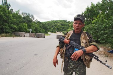 Denetim noktaları, Statisa Luchanskaya, Ukrayna ordusu Güneydoğu güçlendirir