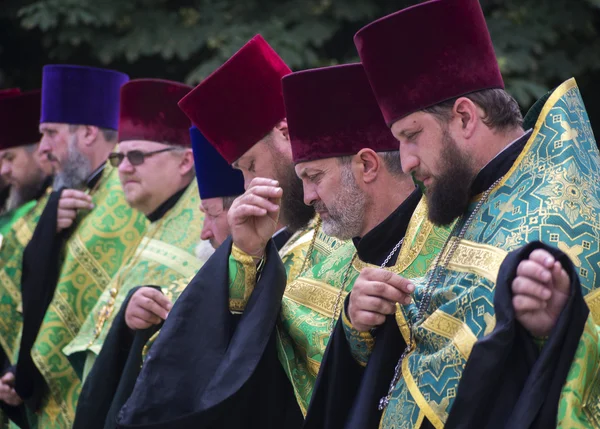 Religious leaders praying — Stock Photo, Image