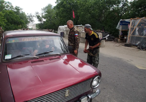 Armee Südosten verstärkt Checkpoints, statisa luchanskaya, Ukraine — Stockfoto