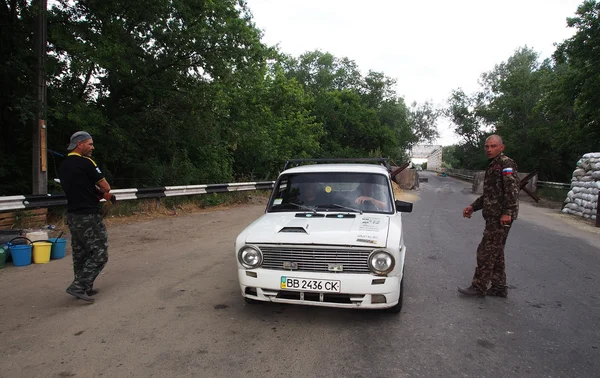 Esercito Sud-est rafforza checkpoint, Statisa Luchanskaya, Ucraina — Foto Stock