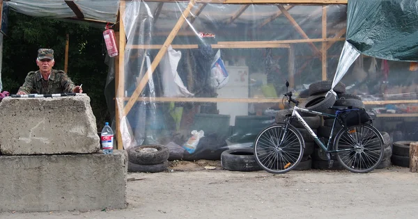 Esercito Sud-est rafforza checkpoint, Statisa Luchanskaya, Ucraina — Foto Stock