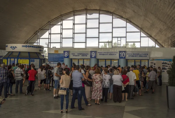 Lokalbefolkningen lämnar luhansk. — Stockfoto