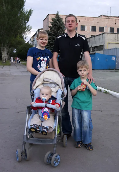 Lycklig familj — Stockfoto