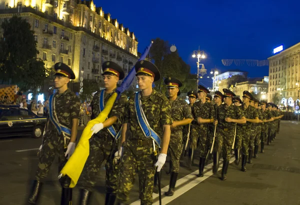 Ensaio de desfile militar em Kiev antes do Dia da Independência — Fotografia de Stock