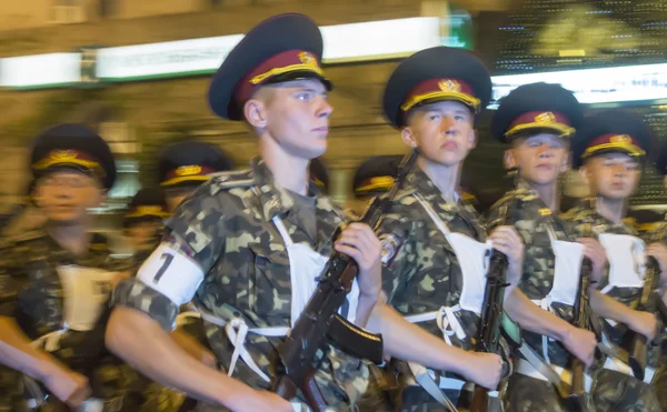 Kiev önünde Bağımsızlık günü askeri geçit töreni provası — Stok fotoğraf