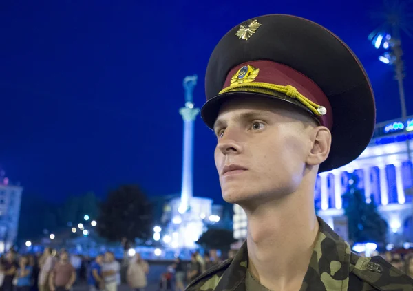 Ensaio de desfile militar em Kiev antes do Dia da Independência — Fotografia de Stock