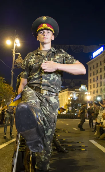 Ensaio de desfile militar em Kiev antes do Dia da Independência — Fotografia de Stock