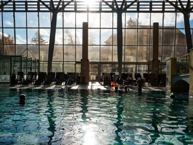 Baden Bei Wien, Avusturya - 4 Kasım 2021: Roma hamamları tatilcilerin ilgisini çeken popüler bir spa merkezidir