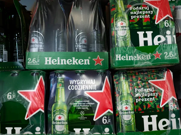Gdansk Polónia Decamber 2021 Caixas Cerveja Heineken Num Supermercado — Fotografia de Stock
