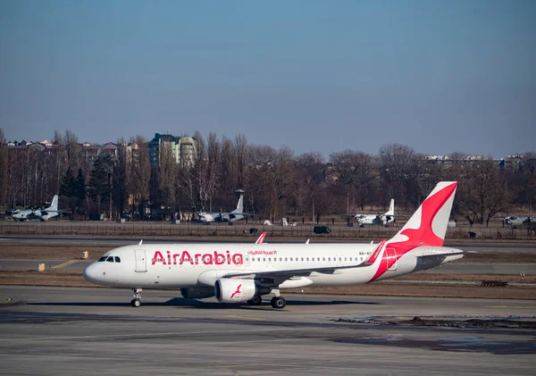 キエフ ウクライナ 2022年2月14日 ボリスピル空港でA6 Aov航空機の登録を持つエアラビア航空A320 214 — ストック写真