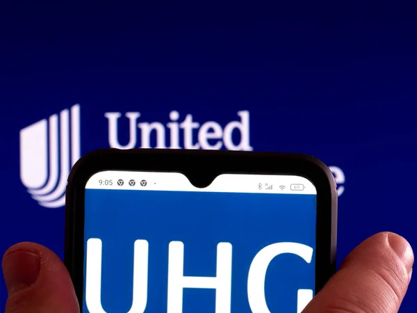 2022 Unitedhealthcare Inc Logo 스마트폰 스크린에 표시되어 배경에 Unitedhealthcare Inc — 스톡 사진