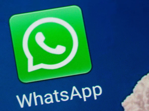 Bavyera, Almanya - 30 Nisan 2022: Bu resimde WhatsApp logosu akıllı telefon ekranında gösteriliyor