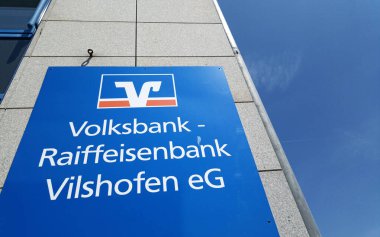 Vilshofen Tuna, Bavyera, Almanya - 11 Mayıs 2022: Voksbank Raiffesenbank