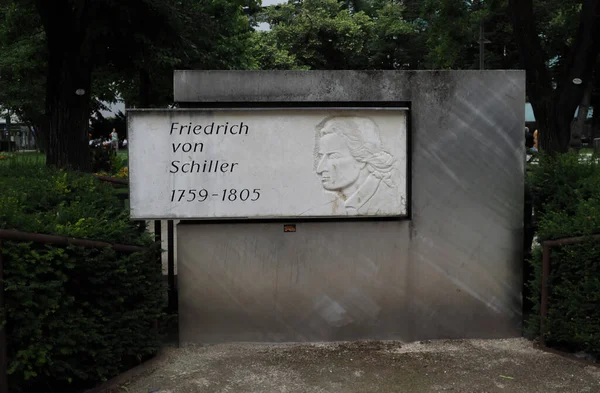 Памятник Немецкому Поэту Иоганну Кристофу Фридриху Фон Шиллеру Линце Австрия — стоковое фото