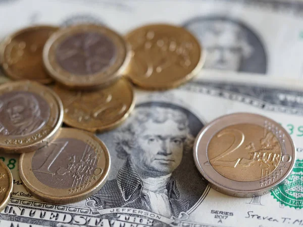 Esta Fotoilustración Monedas Euro Bacground Billetes Dólar — Foto de Stock