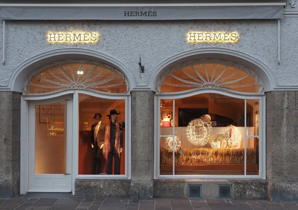 Salzburg Ausatria August 2022 Luminous Shop Windows Hermes Boutique Center — Zdjęcie stockowe