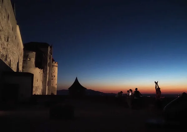 Tourists Walk Background Night Sky Observation Deck Hohensalzburg Fortress Largest — Foto de Stock