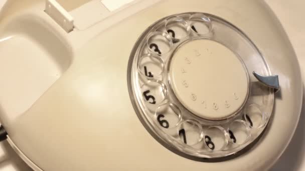 旧电话拨号盘上的近景视图 — 图库视频影像