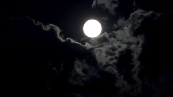 Timelapse con luna che si muove tra le nuvole — Video Stock