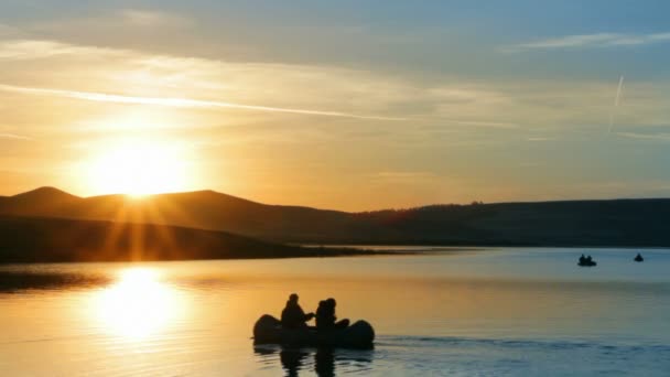 Fishing on the river at dawn — Stock Video