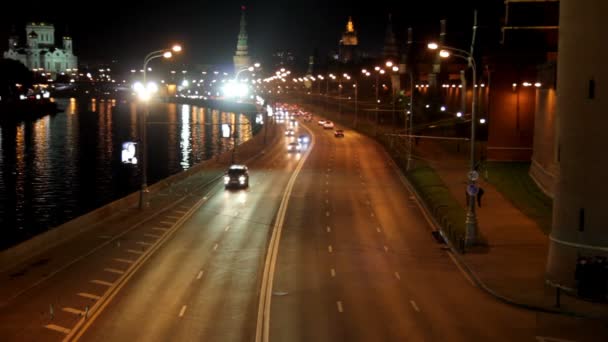 Muelle del Kremlin por la noche — Vídeos de Stock