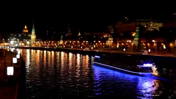 Kremlin quay, gece — Stok video