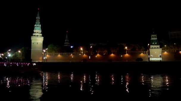 Muelle del Kremlin por la noche — Vídeo de stock