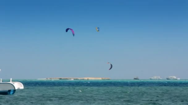 Kitesurfing — Stockvideo