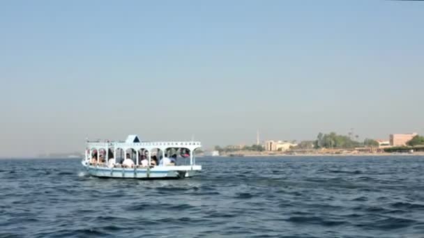 Cruce del río Nilo en Luxor, Egipto — Vídeos de Stock