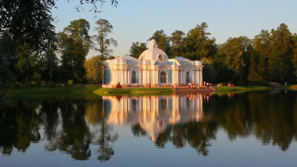 Pavilion on lake in Pushkin park St. Petersburg Russia — Stock Video