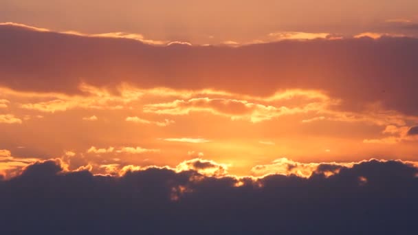 Timelapse με ηλιοβασίλεμα συννεφιασμένο ουρανό — Αρχείο Βίντεο