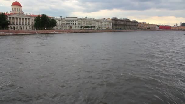 Meteor - szárnyashajó hajó, a Néva-folyó St. Petersburg, Oroszország — Stock videók